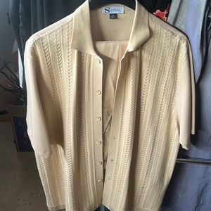 Men's leisure pant suit with matching hat. Excellent condition.